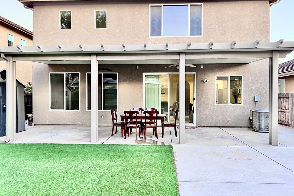 Photo of Patio Balcony in Raisin