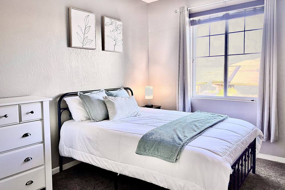 Photo of Bedroom in Raisin