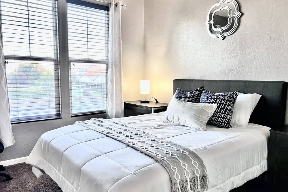 Photo of Bedroom in Raisin
