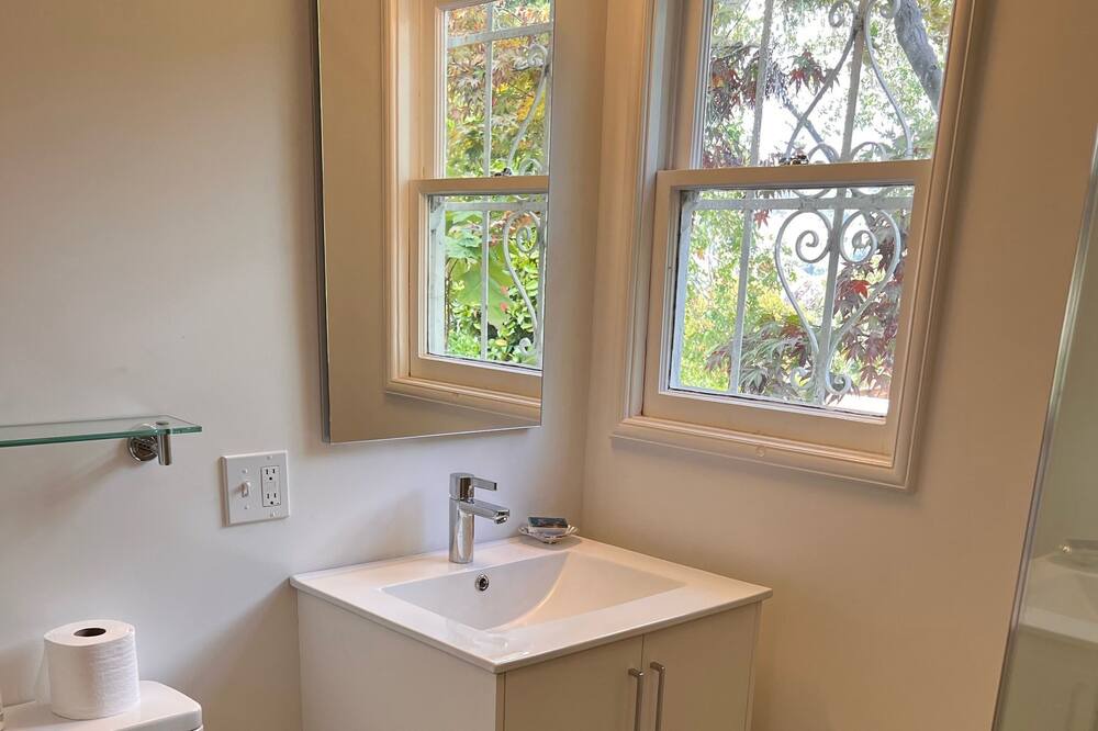 Photo of Bathroom in Upper Rockridge