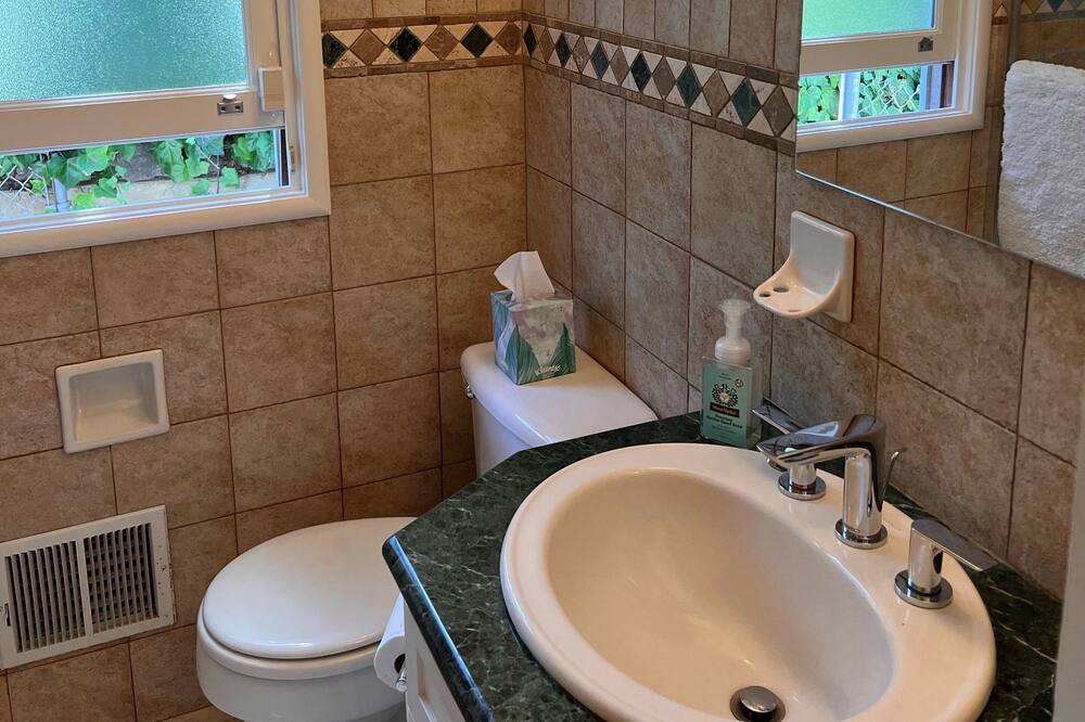 Photo of Bathroom in Upper Rockridge