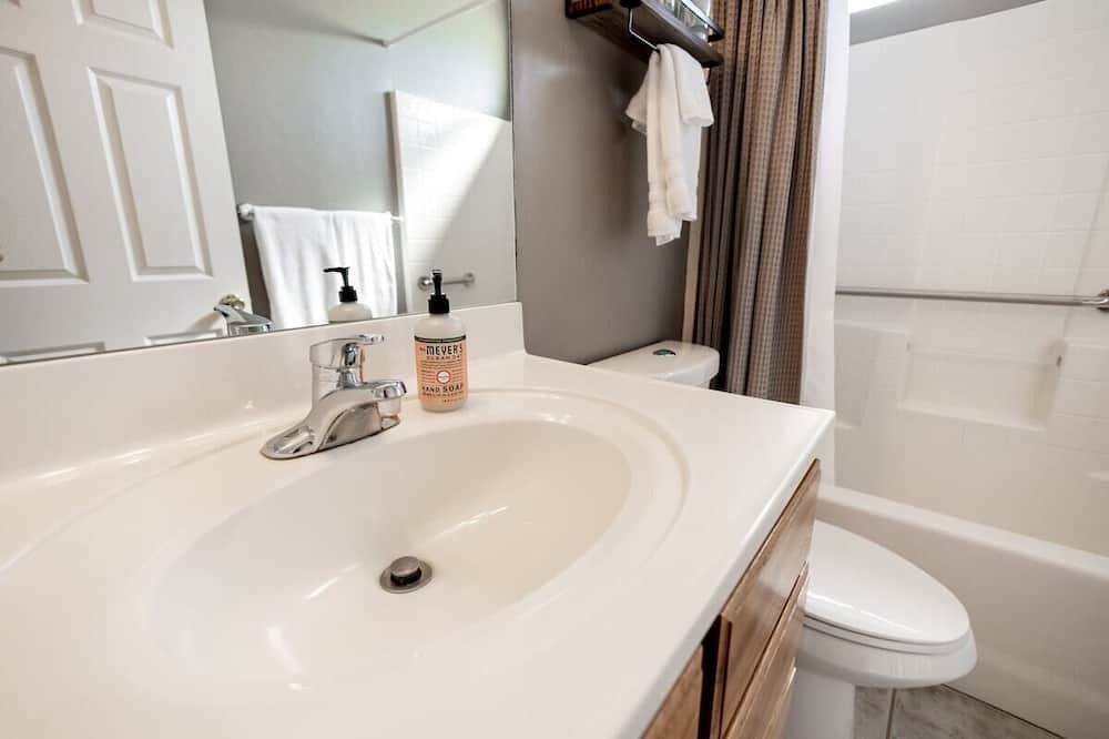Photo of Bathroom in Diamond Valley
