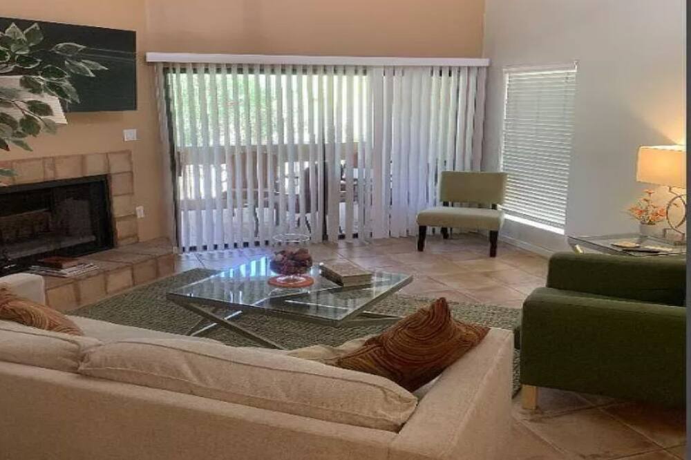 Photo of Livingroom in McCormick Ranch