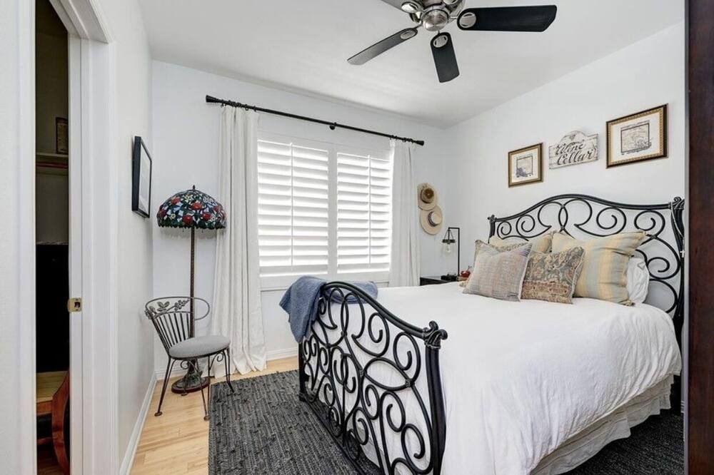 Photo of Bedroom in Townsite