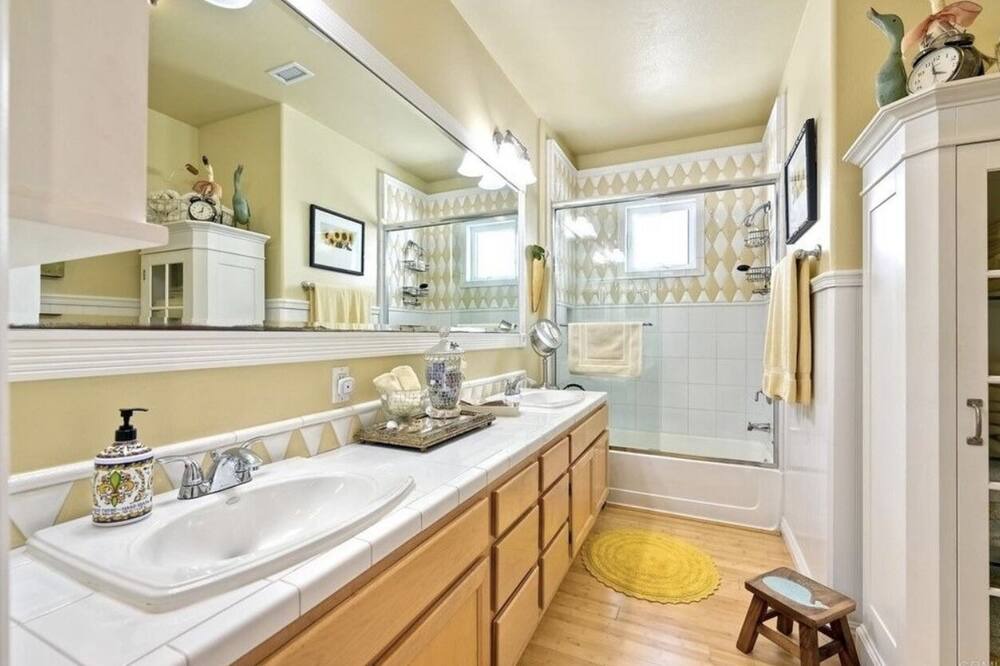 Photo of Bathroom in Townsite