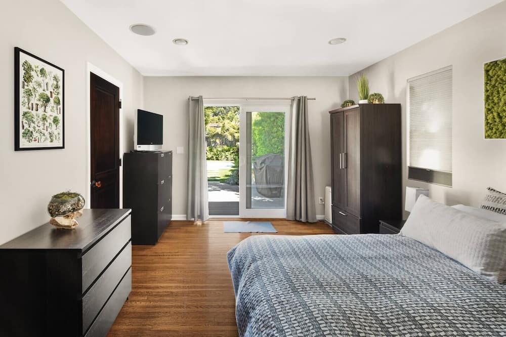 Photo of Bedroom in Mid-Wilshire