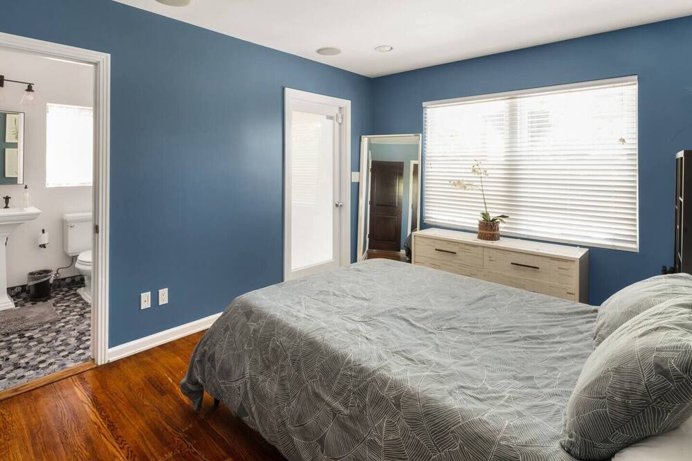Photo of Bedroom in Mid-Wilshire