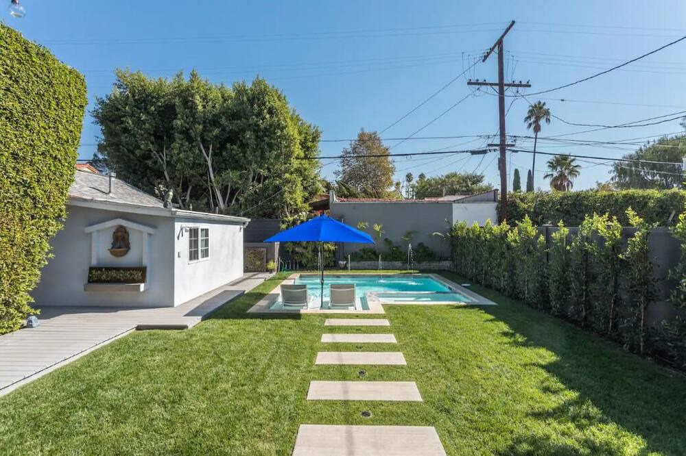 Photo of Outdoor in Mid-Wilshire