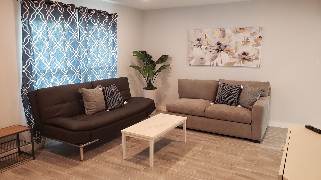 Photo of Livingroom in Midway City
