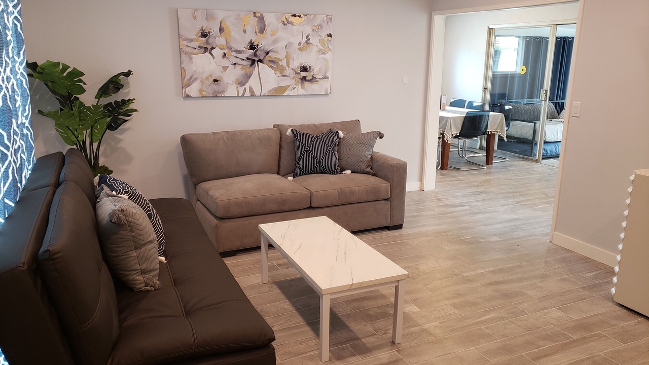 Photo of Livingroom in Midway City