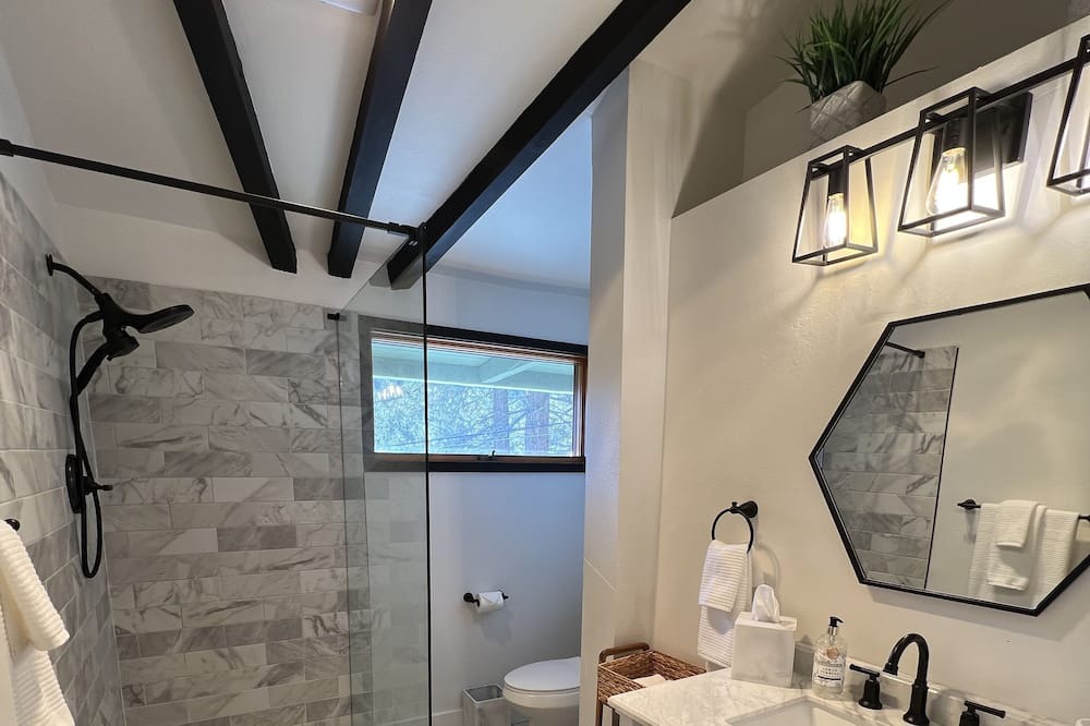 Photo of Bathroom in Wrightwood