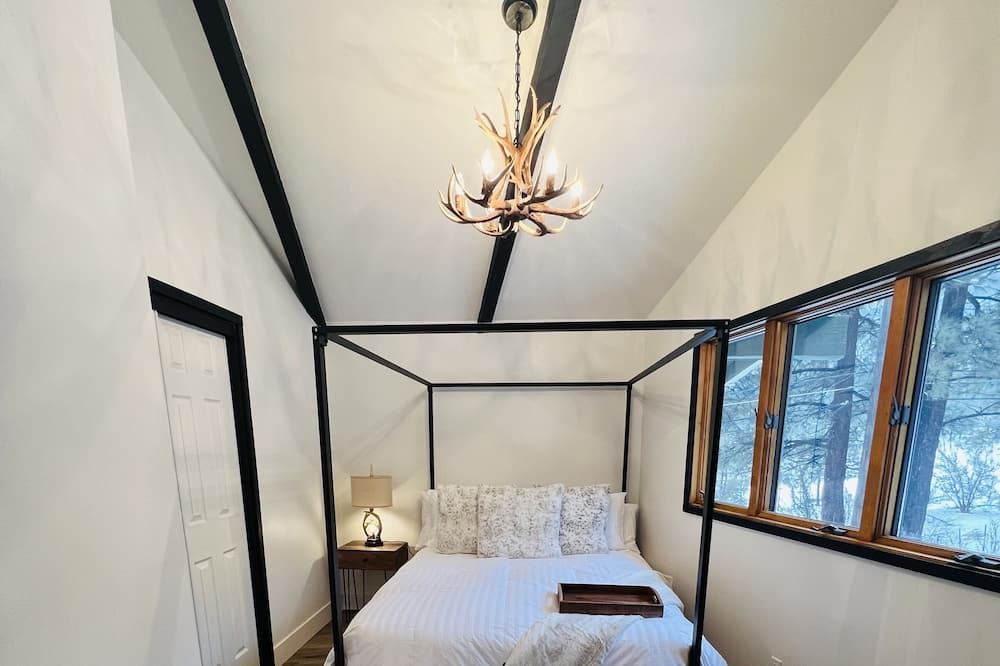 Photo of Bedroom in Wrightwood