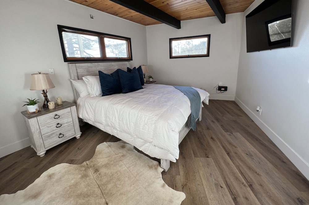 Photo of Bedroom in Wrightwood