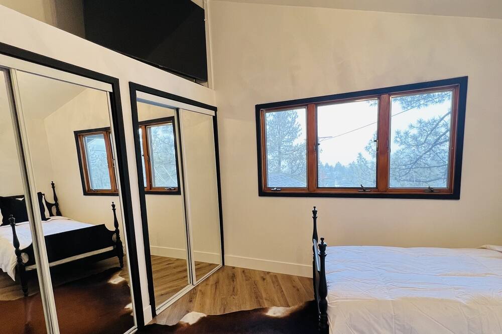 Photo of Bedroom in Wrightwood