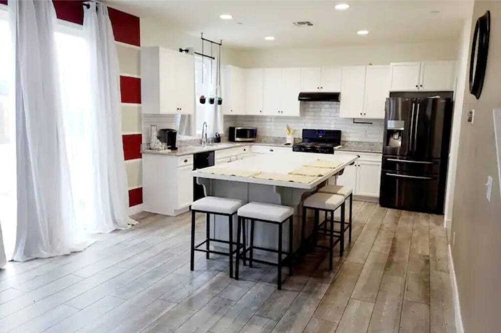 Photo of Kitchen in Roosevelt