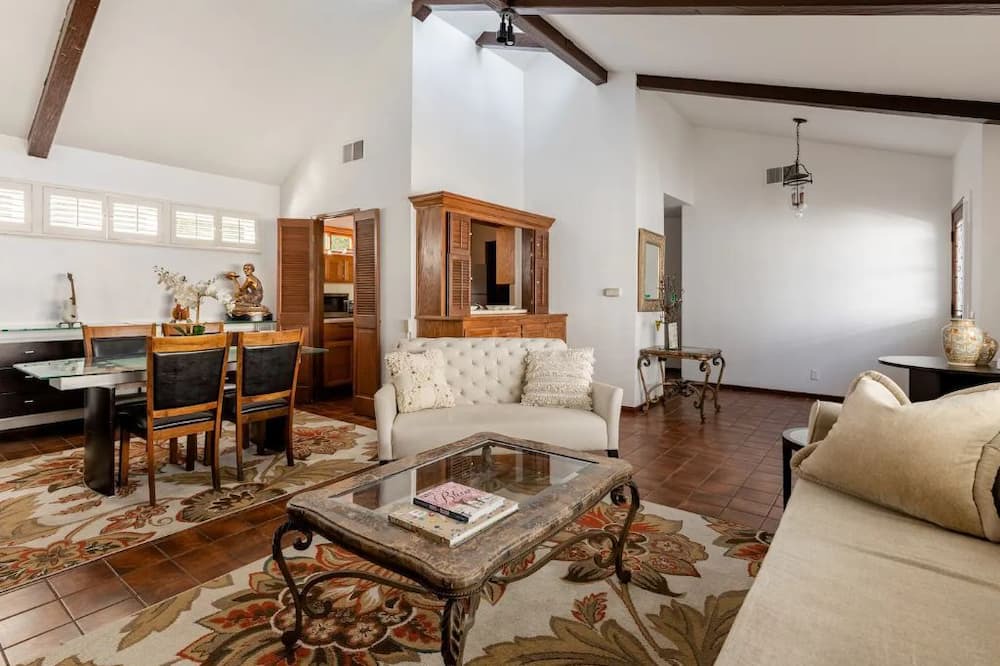 Photo of Livingroom in The Flats