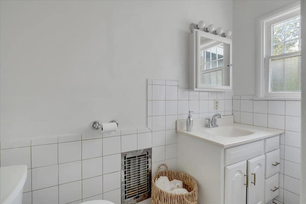 Photo of Bathroom in View Park-Windsor Hills