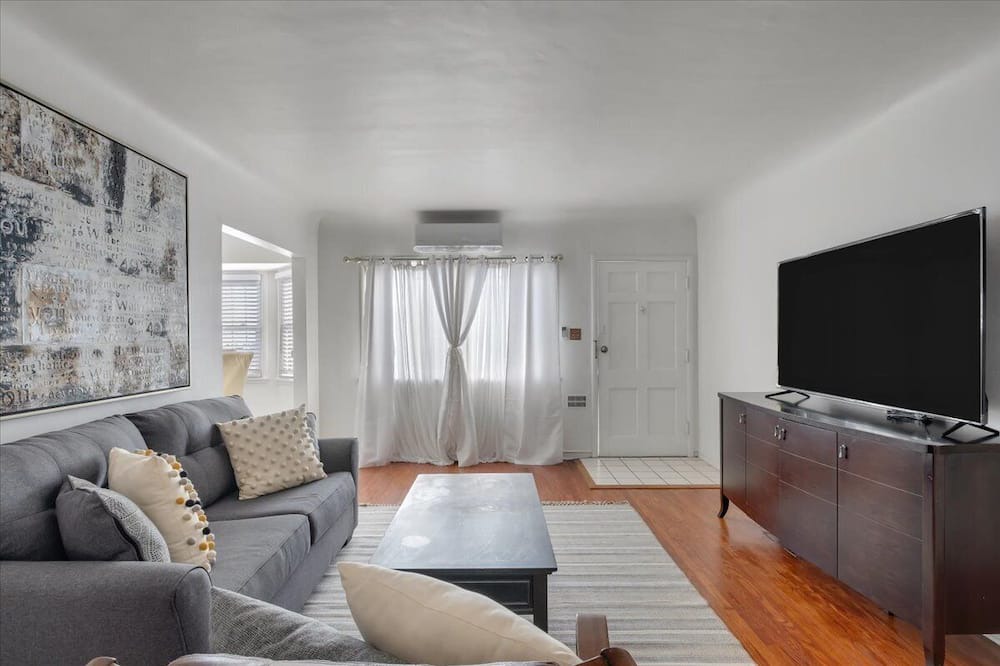 Photo of Livingroom in View Park-Windsor Hills