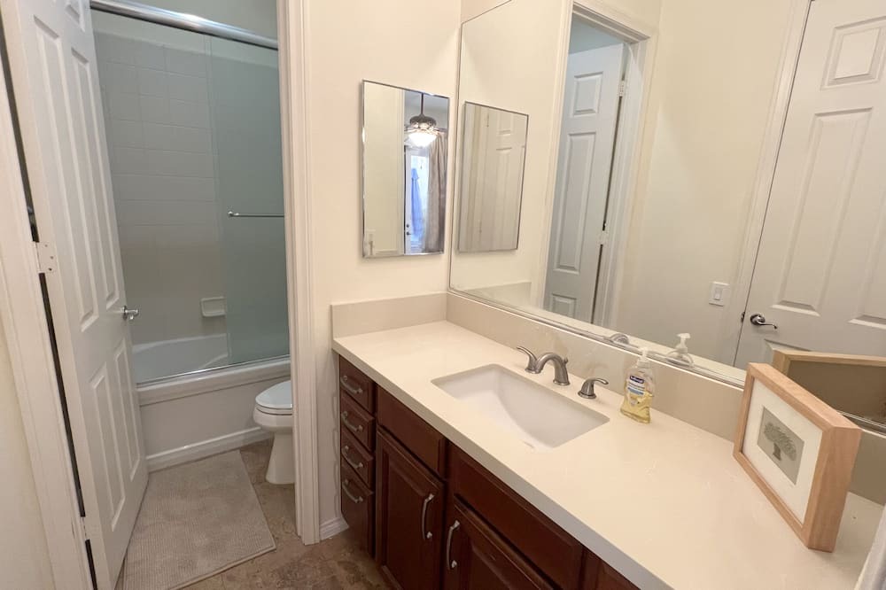 Photo of Bathroom in Araby