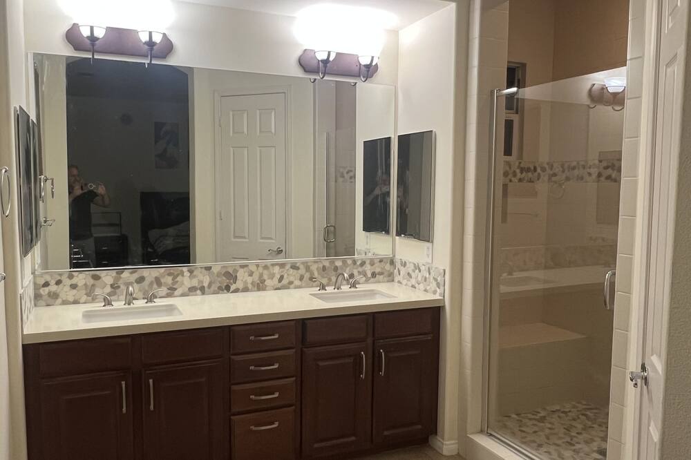 Photo of Bathroom in Araby