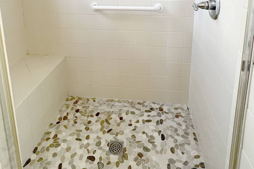 Photo of Bathroom in Araby