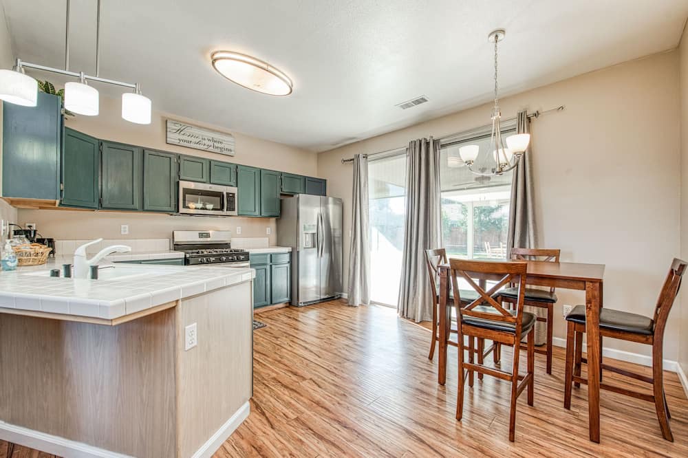 Photo of Kitchen in Roosevelt