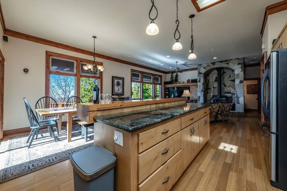 Photo of Kitchen in Shaver Lake