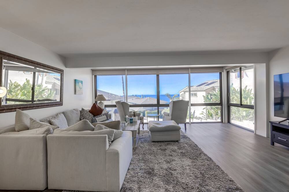 Photo of Livingroom in South Laguna