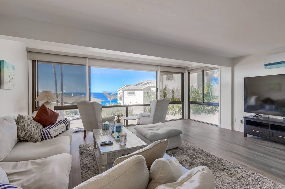 Photo of Livingroom in South Laguna