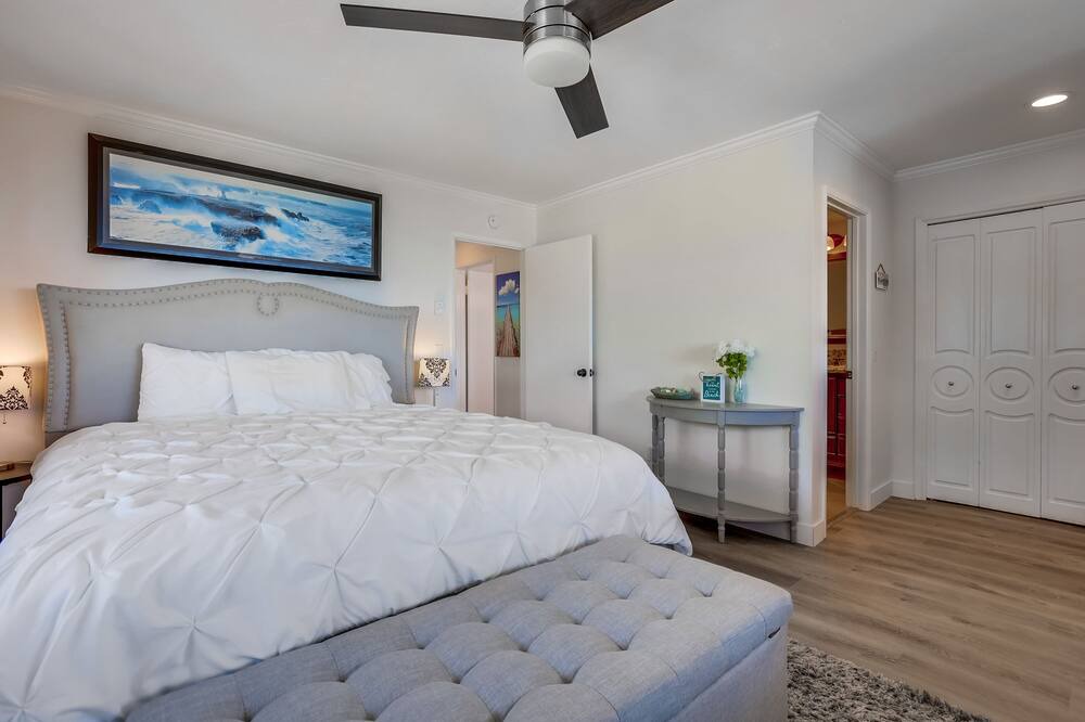 Photo of Bedroom in South Laguna
