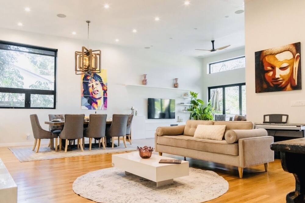 Photo of Livingroom in Encino