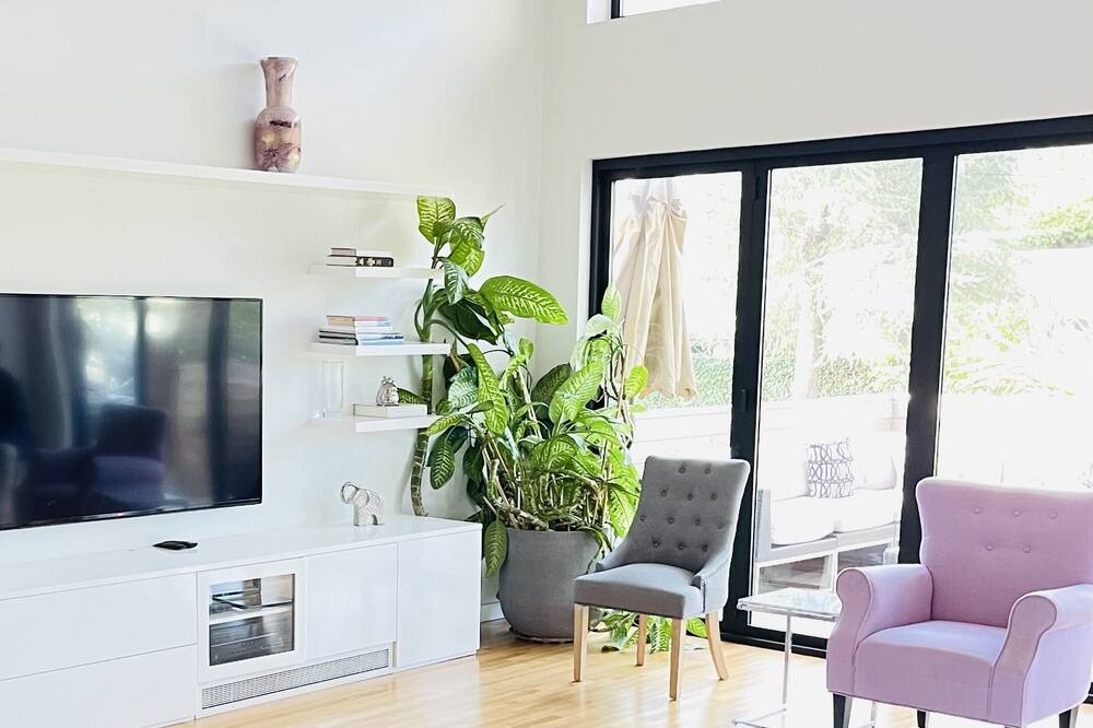 Photo of Bedroom in Encino