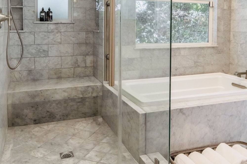 Photo of Bathroom in Encino