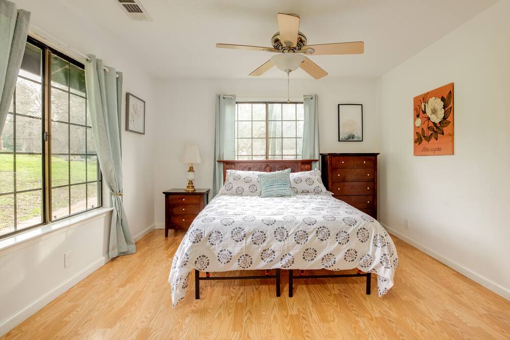 Photo of Bedroom in Yosemite Lakes