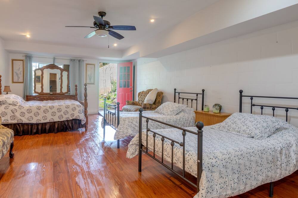 Photo of Bedroom in Yosemite Lakes