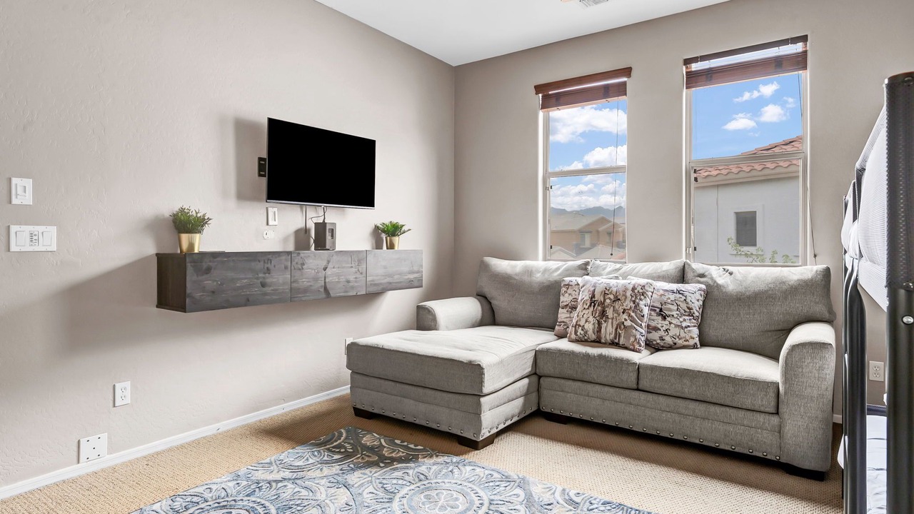 Photo of Livingroom in Foothills Reserve