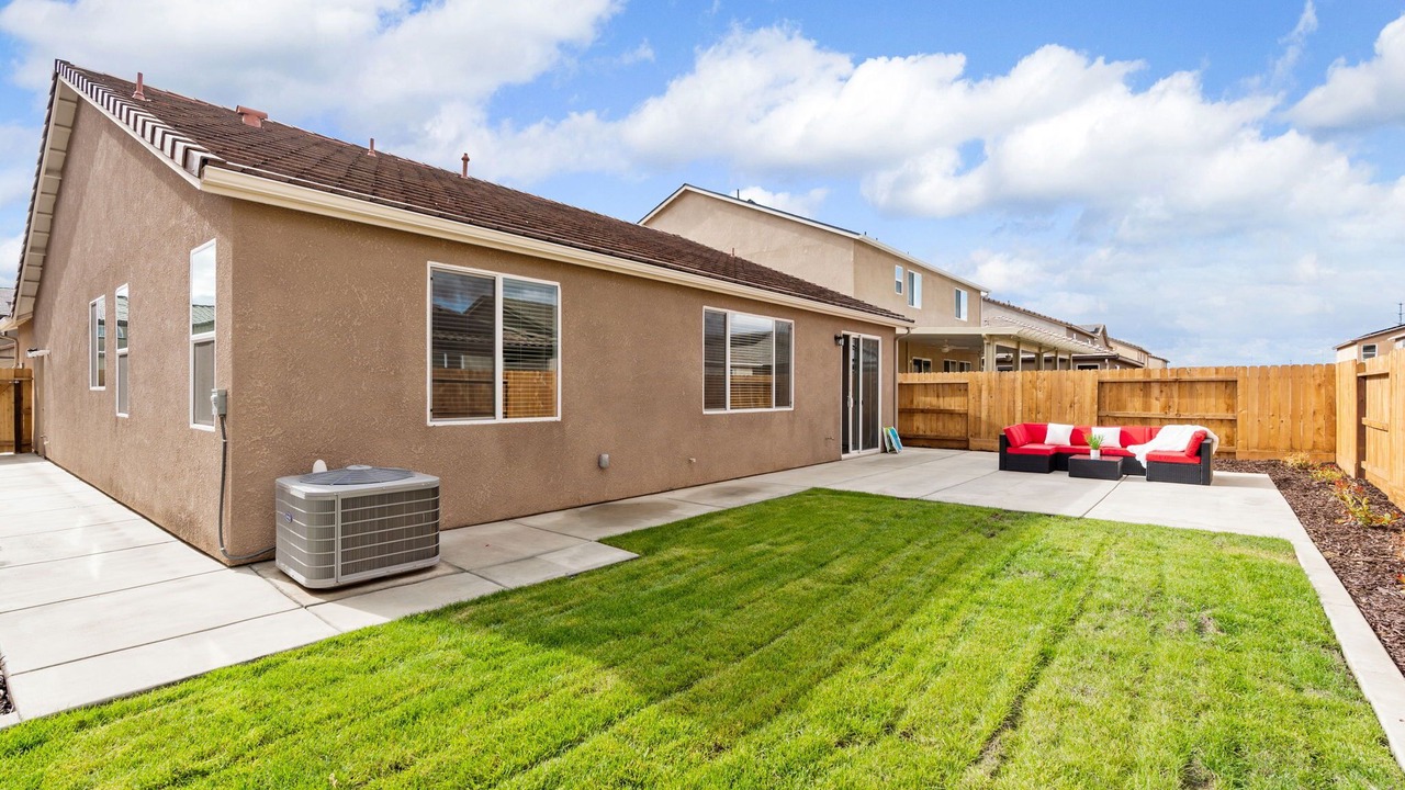 Photo of Outdoor in Raisin