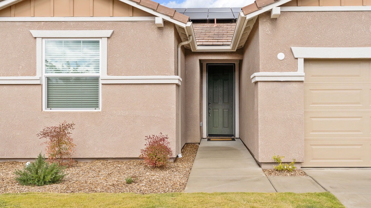 Photo of Outdoor in Raisin