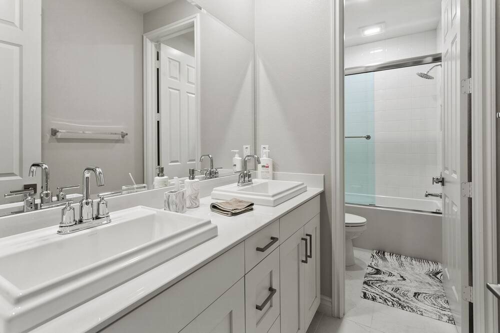 Photo of Bathroom in Portola Springs