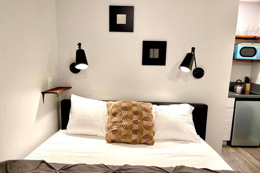 Photo of Bedroom in Mid-City