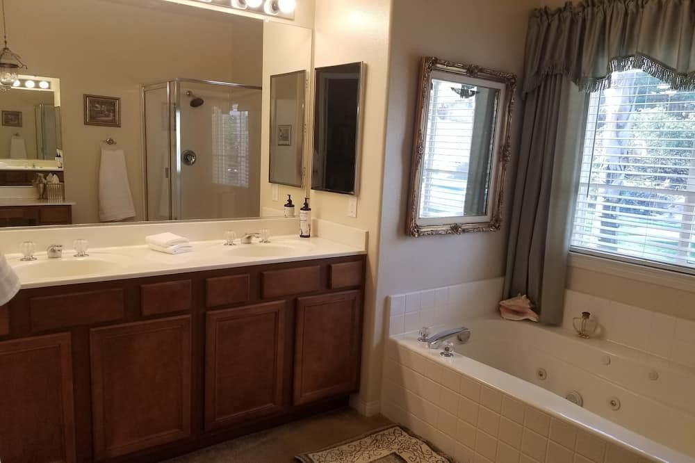 Photo of Bathroom in Lake Elsinore