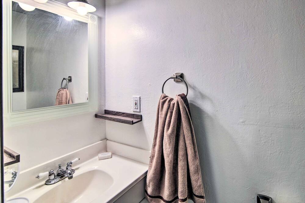 Photo of Bathroom in Colusa