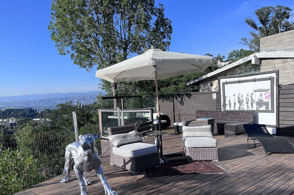 Photo of Others in Hollywood Hills