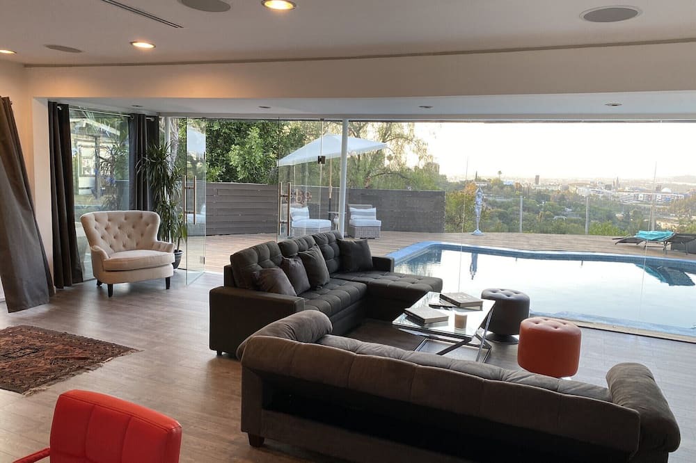 Photo of Others in Hollywood Hills
