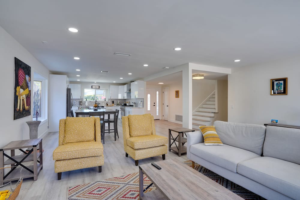Photo of Livingroom in Laguna Hills