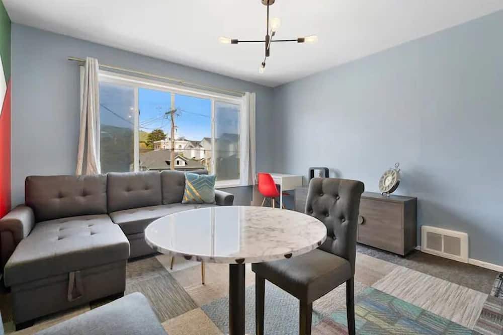 Photo of Livingroom in Downtown