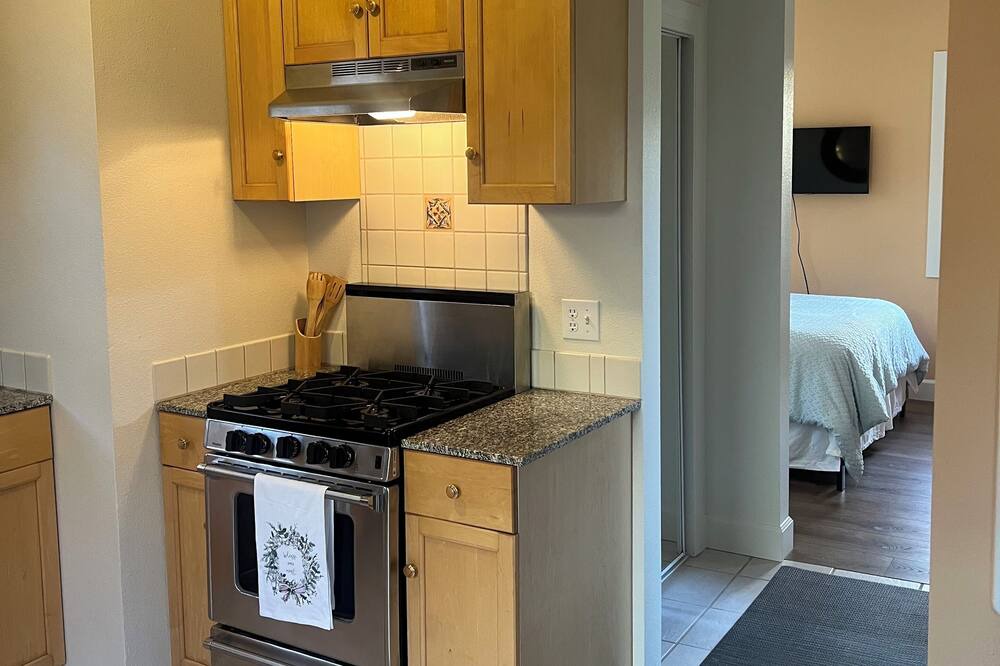 Photo of Kitchen in Railroad District