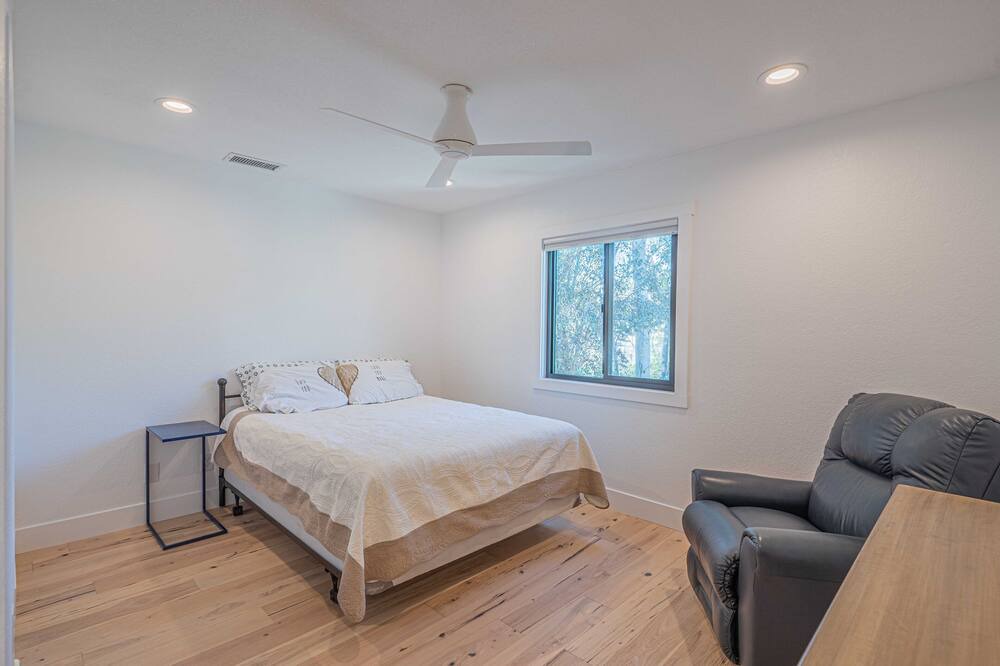 Photo of Bedroom in Canyon Lake
