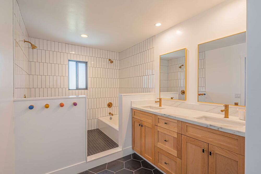 Photo of Bathroom in Canyon Lake
