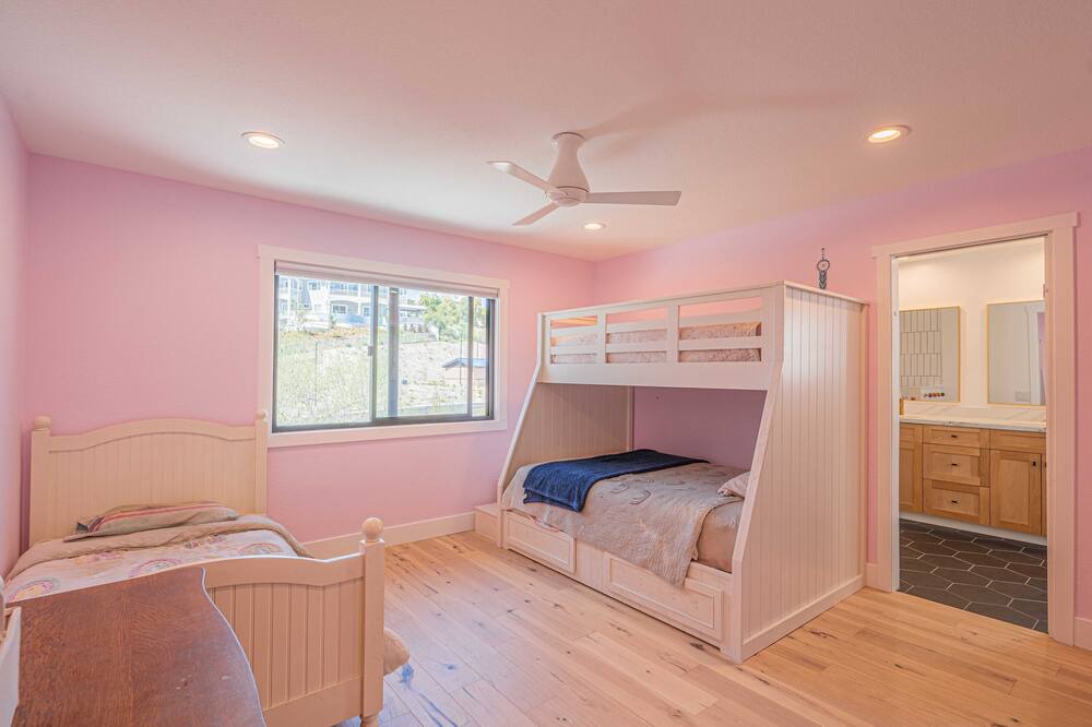Photo of Bedroom in Canyon Lake
